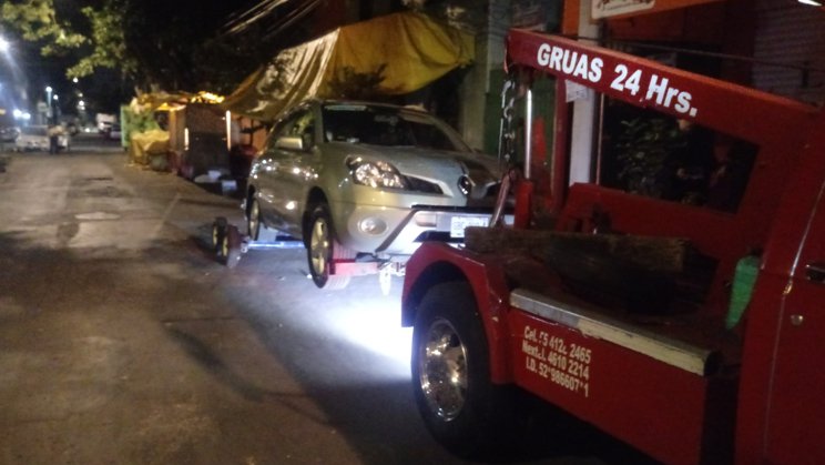 SERVICIO DE GRUAS 24 HORAS